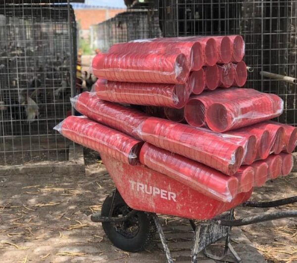 Feed cups and water cups